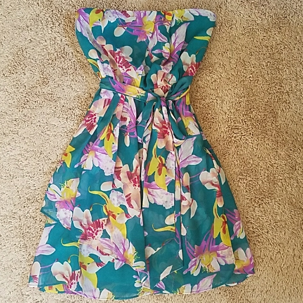 Sz. 0 Express Flower Strapless Dress